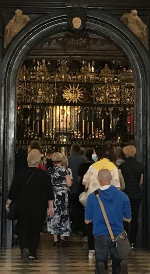 Słowo na niedzielę 19 września z Częstochowy. To tu Błogosławiony Kardynał Stefan Wyszyński składał Śluby Jasnogórskie. A Prezydent, Premier i Marszałek Sejmu po Beatyfikacji - wieńce pod jego pomnikiem