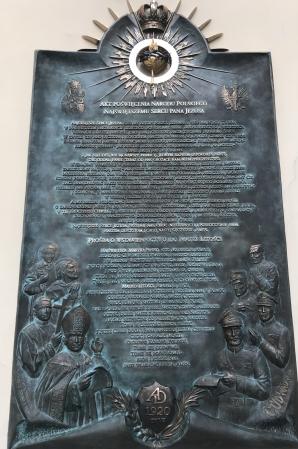 Słowo na niedzielę 19 września z Częstochowy. To tu Błogosławiony Kardynał Stefan Wyszyński składał Śluby Jasnogórskie. A Prezydent, Premier i Marszałek Sejmu po Beatyfikacji - wieńce pod jego pomnikiem
