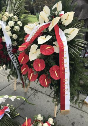 Słowo na niedzielę 19 września z Częstochowy. To tu Błogosławiony Kardynał Stefan Wyszyński składał Śluby Jasnogórskie. A Prezydent, Premier i Marszałek Sejmu po Beatyfikacji - wieńce pod jego pomnikiem