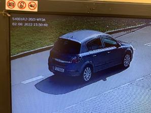 [VIDEO] Dająca do myślenia kradzież z samochodu na parkingu koło restauracji McDonalds w Aleksandrowicach. 20 000 zł nagrody za wskazanie sprawcy oferuje Biuro Rutkowski!
