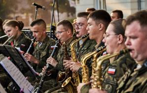 Występ żołnierzy Ośrodka Reprezentacyjnego Wojsk Obrony Terytorialnej