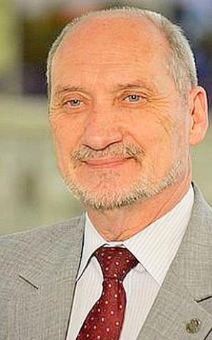 Polski inżynier dr Wacław Berczyński, pełniący funkcję Przewodniczącego Podkomisji do Ponownego Zbadania Wypadku lotniczego, złożył dymisję w czwartek 20 kwietnia br. 