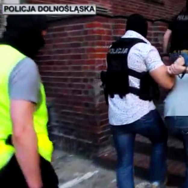  Wrocław: 27-latek poszukiwany listem gończym za podwójne usiłowanie zabójstwa wpadł w ręce policjantów
