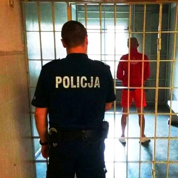Nie zatrzymał się do kontroli, bo nie miał prawa jazdy