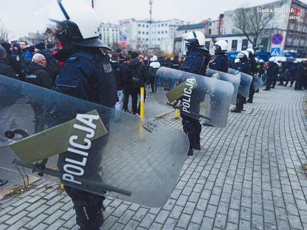 Policyjne interwencje podczas zabezpieczenia meczu Górnika Zabrze z Legią Warszawa